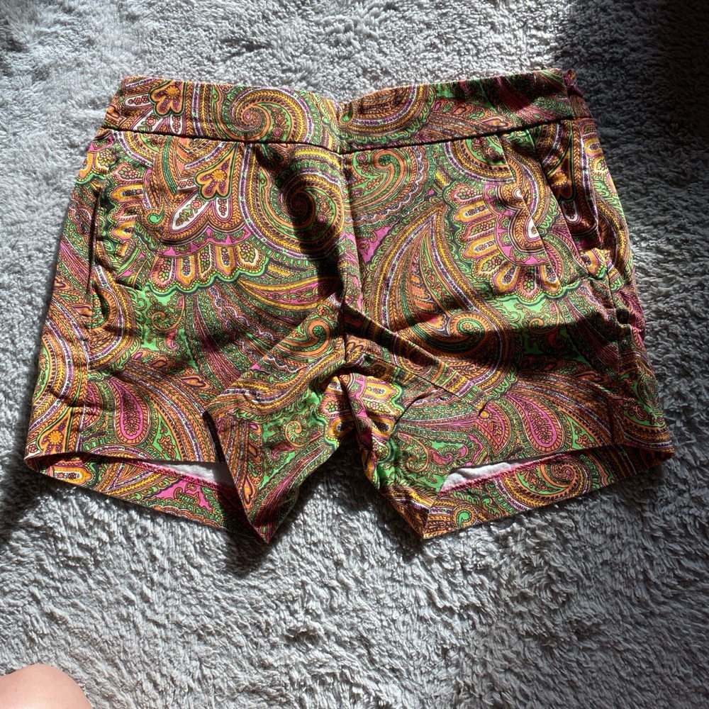 Super comfy paisley print shorts